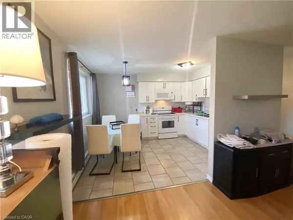 Kitchener, ON N2E1H1,163 CHANDLER DR #11