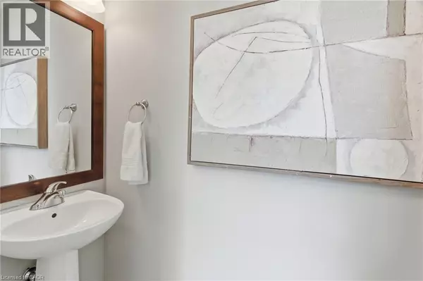 Burlington, ON L7L0H4,5056 NEW ST #1