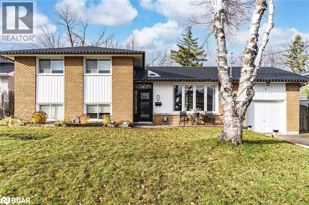 Barrie, ON L4M2W7,20 OTTAWAY AVE #Upper