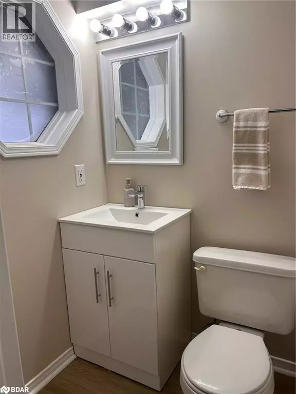 Barrie, ON L4N9Z5,13 LEE Crescent