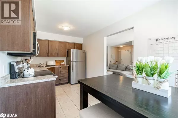 Barrie, ON L9J0G8,25 MADELAINE DR #7