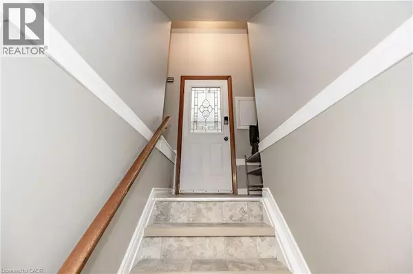 Kitchener, ON N2H4E9,31 DIEPPE AVE #Lower