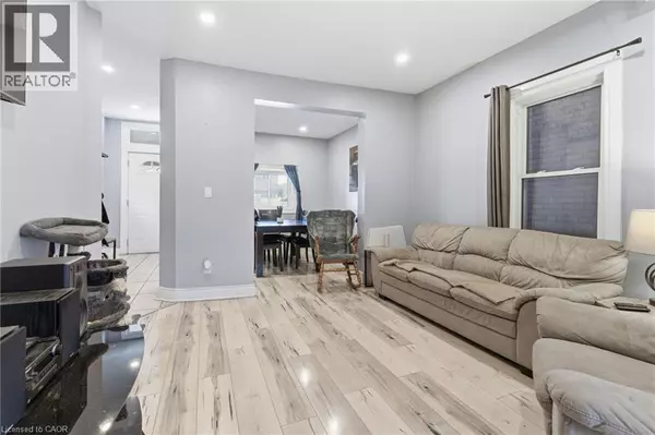 Hamilton, ON L8L6A4,75 NIAGARA Street