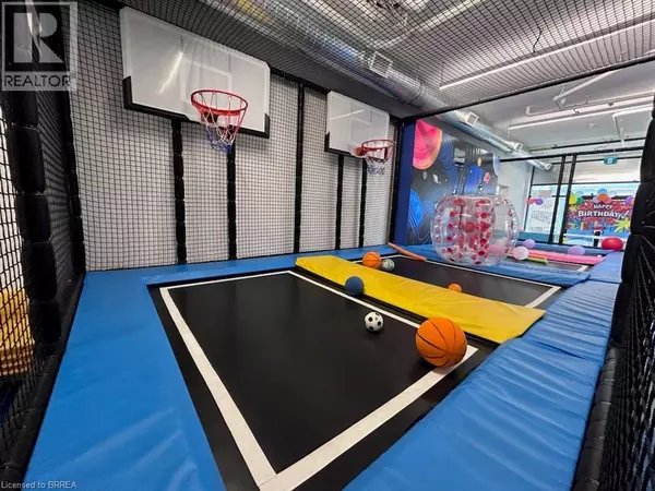 Brantford, ON N3T3B1,11 QUEEN ST #101 & 102