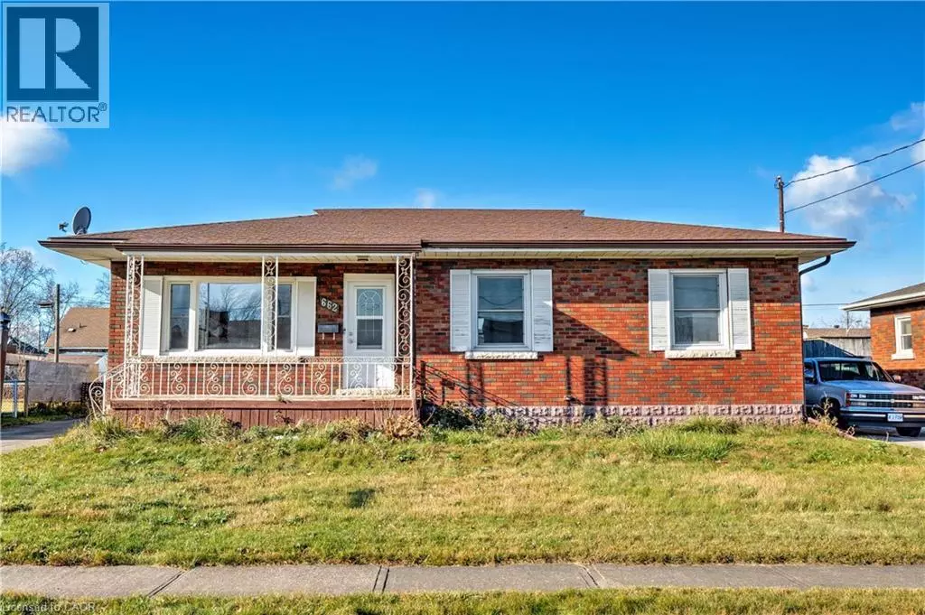 Welland, ON L3B2J3,662 HARRIET Street