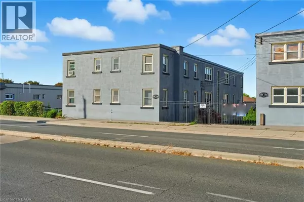 Hamilton, ON L8K1V6,1755 KING ST East #9