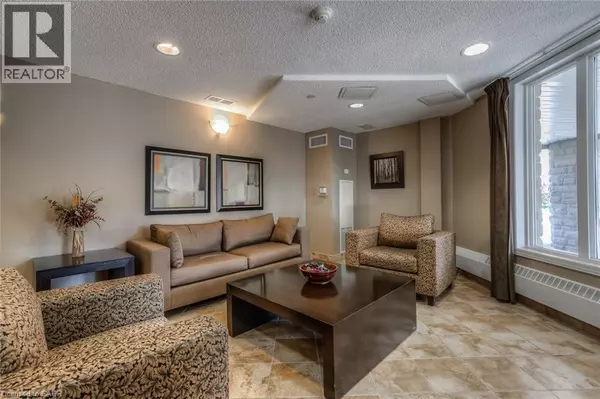 Cambridge, ON N1R8R1,8 HARRIS ST #122