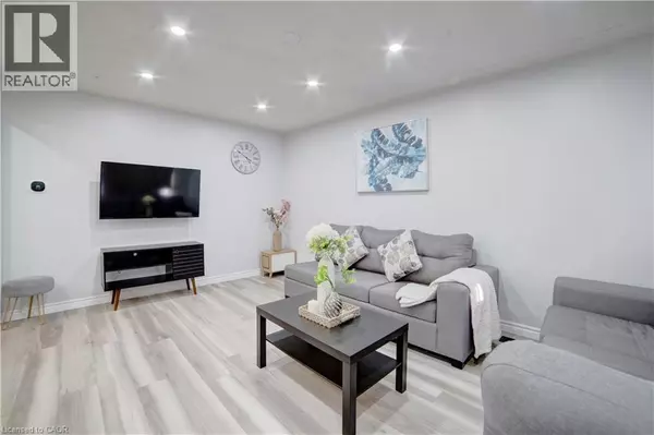 Cambridge, ON N3H2S5,1676 HOLLEY Crescent