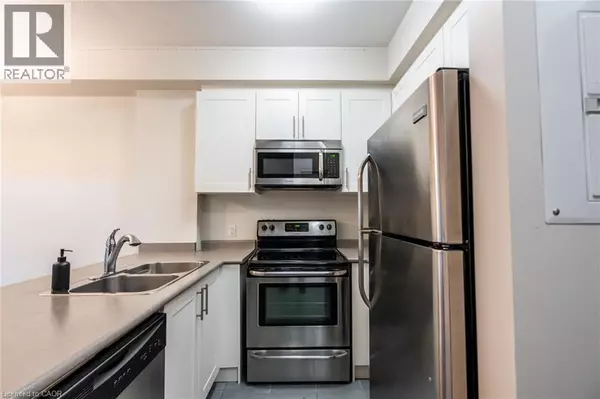 Oakville, ON L6H0K3,216 OAK PARK BLVD #213