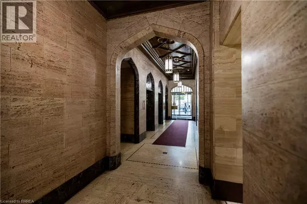 Hamilton, ON L8P4W4,36 JAMES ST South #1405