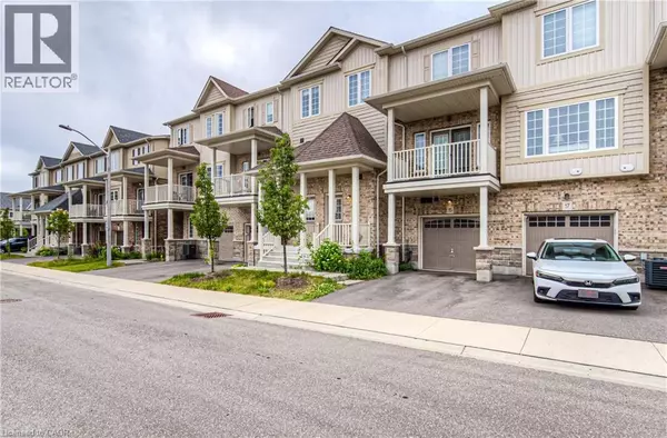 15 DEWBERRY Drive, Kitchener, ON N2B0A9