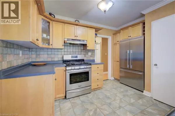 Ancaster, ON L9G3B4,646 IROQUOIS Avenue