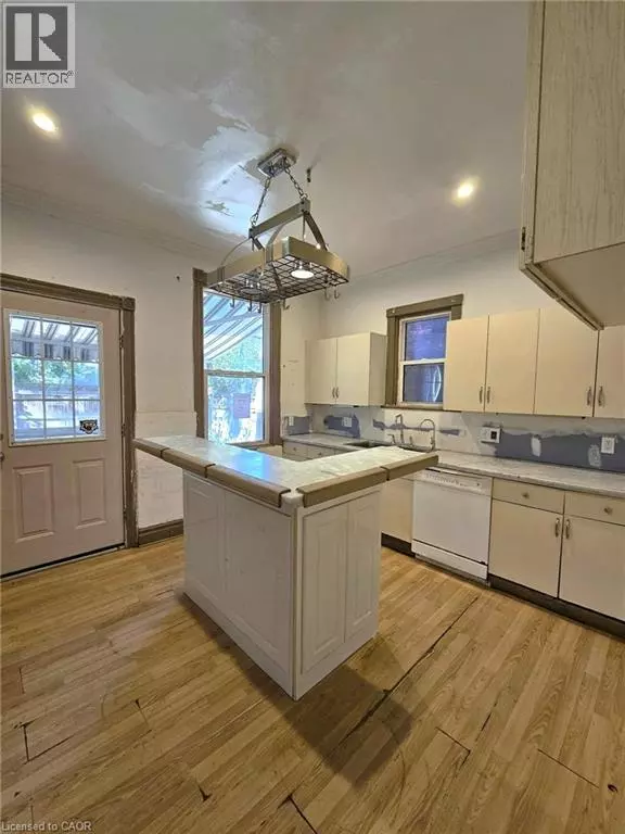 Hamilton, ON L8L6H1,35 FAIRLEIGH Avenue N