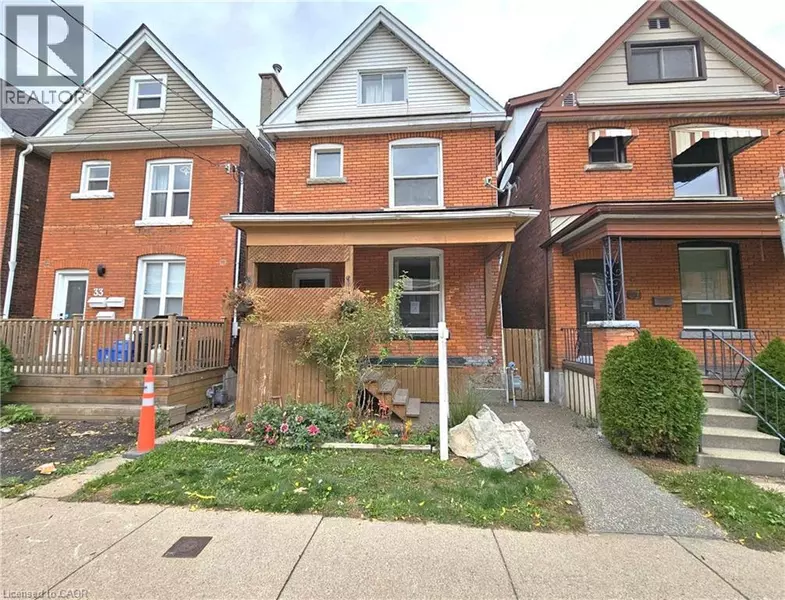 35 FAIRLEIGH Avenue N, Hamilton, ON L8L6H1