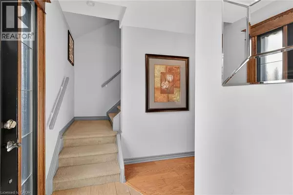 Hamilton, ON L8T4L1,211 BIRCHCLIFFE Crescent