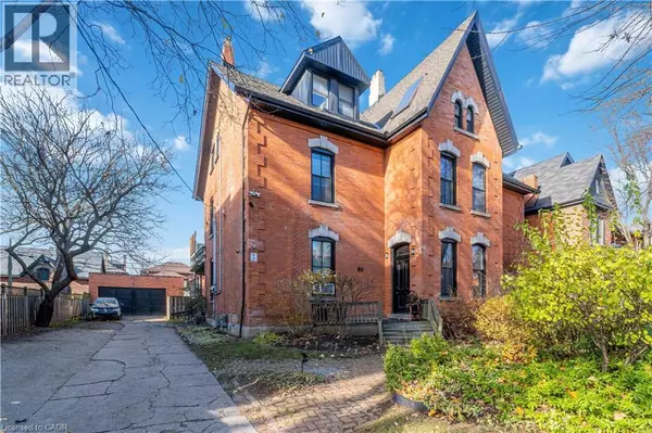 Hamilton, ON L8N2T4,80 EAST AVE South #2