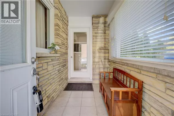 Kitchener, ON N2A2L8,127 JANSEN Avenue