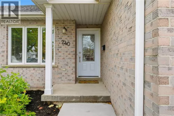 Welland, ON L3C7K3,240 OAKCREST Avenue