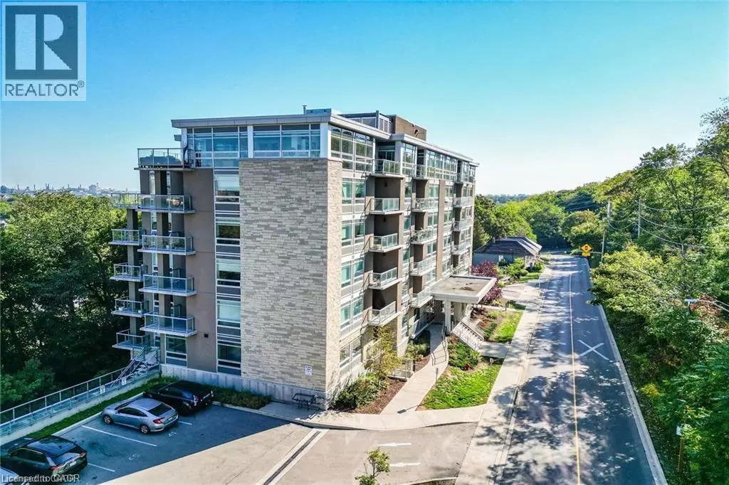 Hamilton, ON L8N0B4,479 CHARLTON AVE East #410
