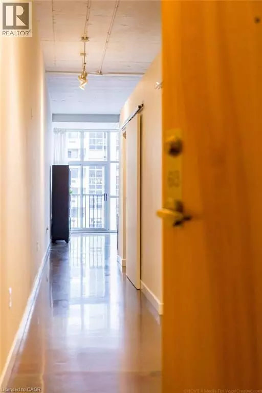 Hamilton, ON L8P4Z6,66 BAY ST South #613