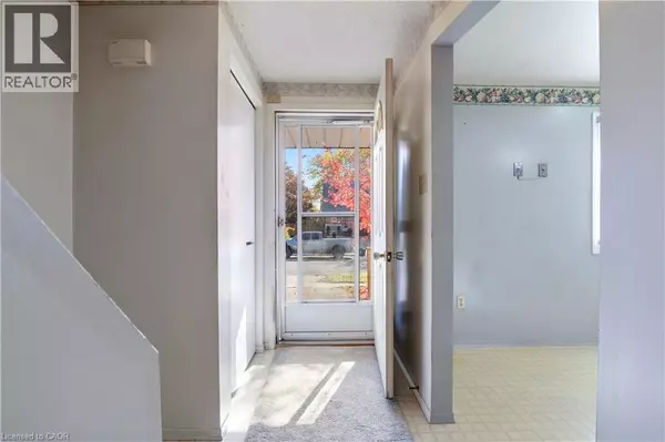 Cambridge, ON N1P1A8,26 SANDALWOOD Drive