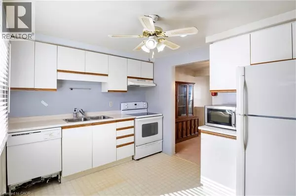 Cambridge, ON N1P1A8,26 SANDALWOOD Drive