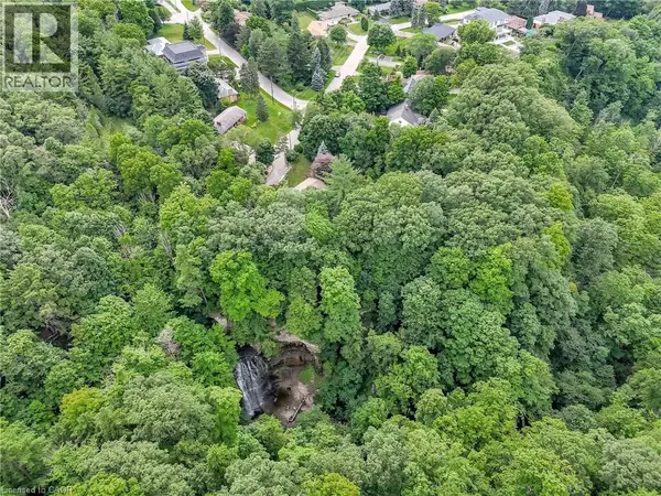 Ancaster, ON L9G3H6,931 MONTGOMERY Drive