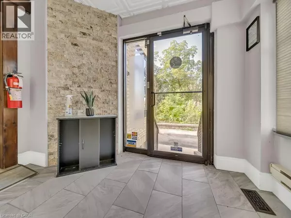 Kitchener, ON N2G1W9,561 QUEEN Street S