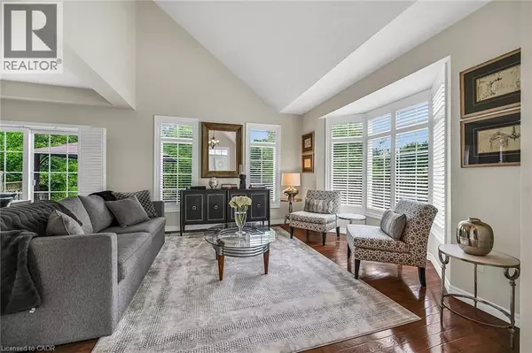 Ancaster, ON L9G0A3,99 PANABAKER DR #8