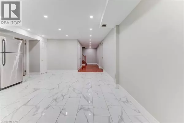 Cambridge, ON N3H4R6,685 BRIARDEAN RD #Lower