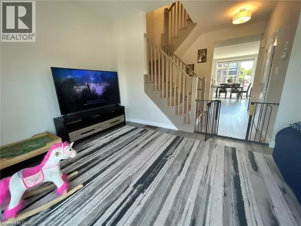 Hamilton, ON L8H2K3,270 MELVIN AVE #16