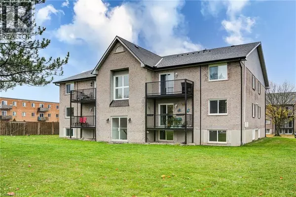 Stratford, ON N5A7T6,50 CAMPBELL CT #304