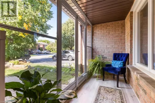 Oakville, ON L6H5L4,1118 AVONDALE Drive