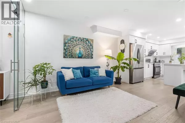 Oakville, ON L6H5L4,1118 AVONDALE Drive