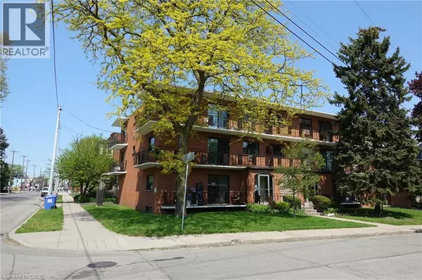 Hamilton, ON L8M3E6,50 HILDA AVE #303