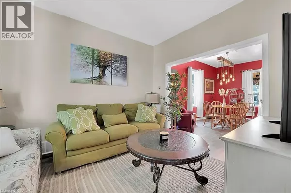 Hamilton, ON L8L5L7,368 EMERALD Street N