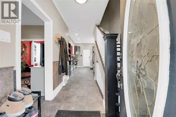 Hamilton, ON L8L5L7,368 EMERALD Street N