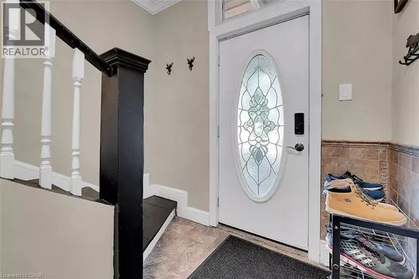 Hamilton, ON L8L5L7,368 EMERALD Street N