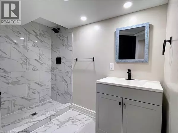 Hamilton, ON L8L2C2,360 CANNON Street E