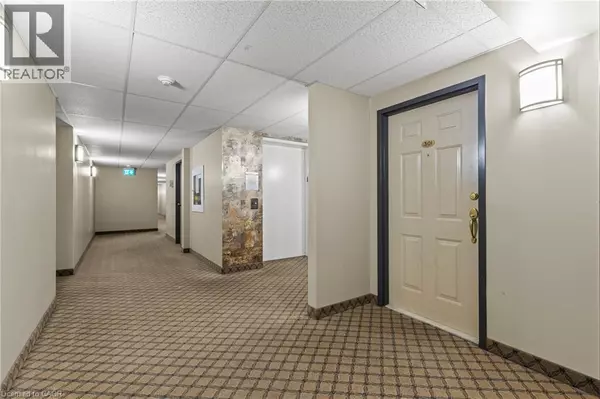 Ancaster, ON L9K1J8,990 GOLF LINKS RD #301