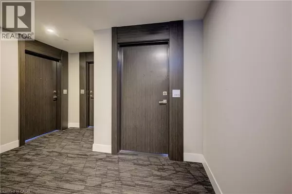 Hamilton, ON L8P0C6,15 QUEEN ST South #1015