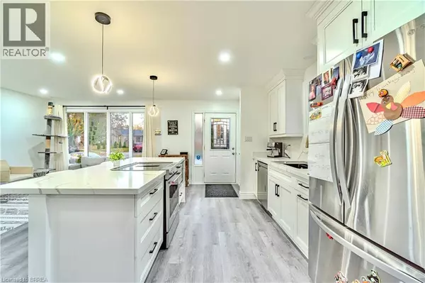 Brantford, ON N3R7E8,17 KANATA Crescent