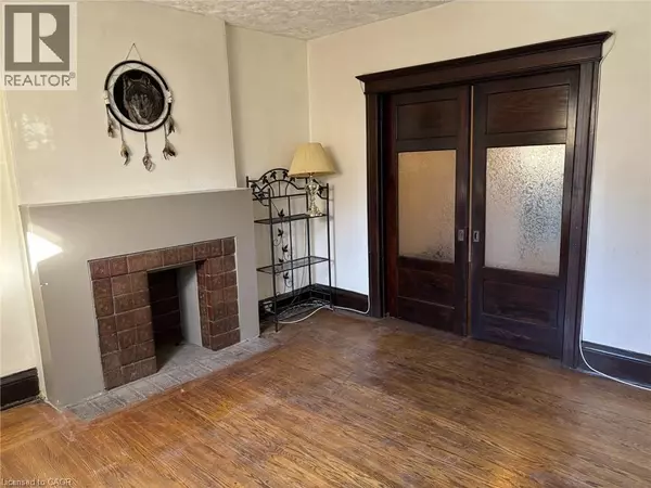 Hamilton, ON L8R1R2,24 HUNT Street