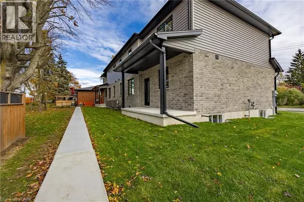 Port Dover, ON N0A1N6,3 MAPLE Avenue