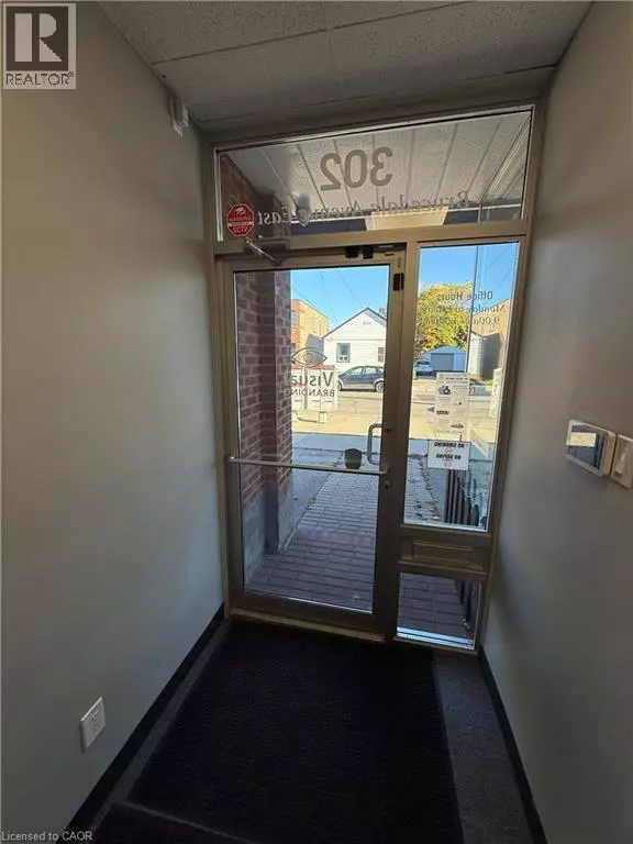 Hamilton, ON L9A1R1,302 BRUCEDALE Avenue