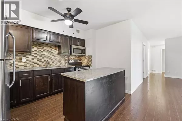 Burlington, ON L7T3Z7,975 WARWICK CT #101