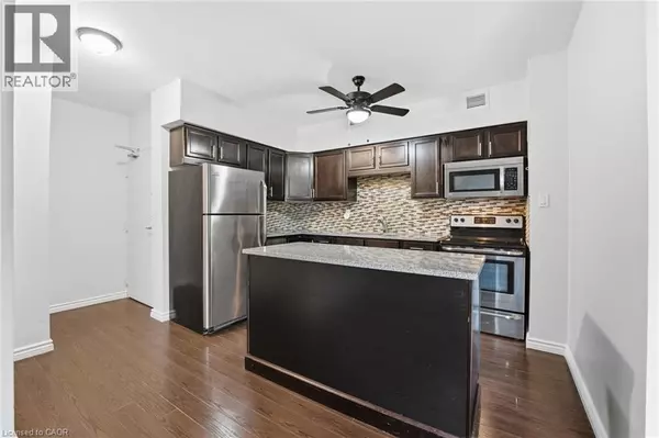 Burlington, ON L7T3Z7,975 WARWICK CT #101