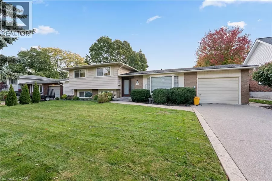 11 GEORGE Street, Grimsby, ON L3M3Y5