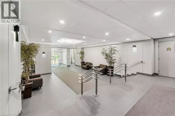 Burlington, ON L7T3Z7,975 WARWICK CT #508