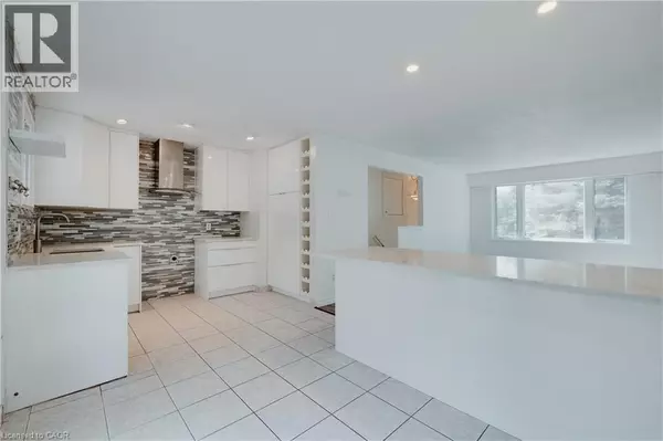 Kitchener, ON N2P1L6,595 PIONEER Drive Unit# Upper Level